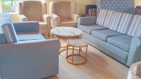 Intebe nziza za sofa.